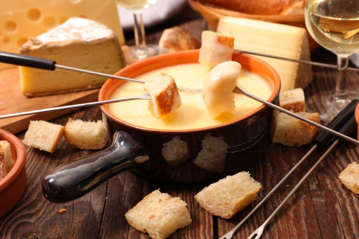 Fondue de queijo fácil e delicioso; confira a receita