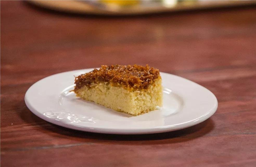 Receita de bolo de cocada com calda; confira